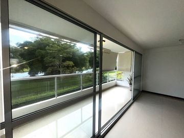 SE VENDE APARTAMENTO EN ALFAGUARA, EXCLUSIVO Y ESPACIOSO