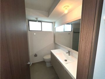 SE VENDE APARTAMENTO EN ALFAGUARA, EXCLUSIVO Y ESPACIOSO