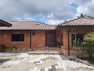 Venta de Casa en Alto del Escobero en Unidad Cerrada