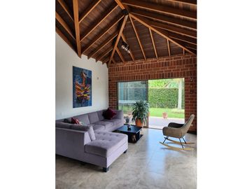 Venta de Casa en Alto del Escobero en Unidad Cerrada