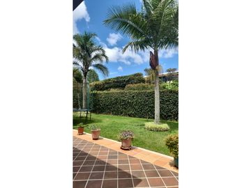Venta de Casa en Alto del Escobero en Unidad Cerrada