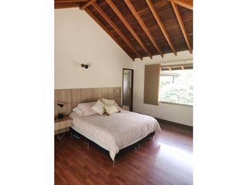 Venta de Casa en Alto del Escobero en Unidad Cerrada