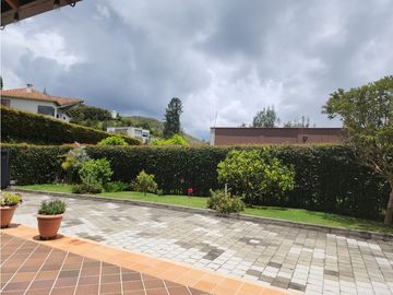 Venta de Casa en Alto del Escobero en Unidad Cerrada