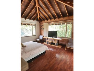 Venta de Casa en Alto del Escobero en Unidad Cerrada