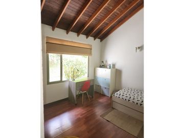 Venta de Casa en Alto del Escobero en Unidad Cerrada