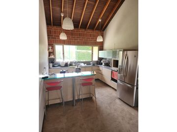 Venta de Casa en Alto del Escobero en Unidad Cerrada