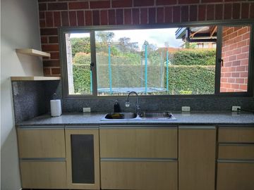 Venta de Casa en Alto del Escobero en Unidad Cerrada
