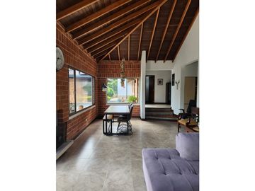 Venta de Casa en Alto del Escobero en Unidad Cerrada