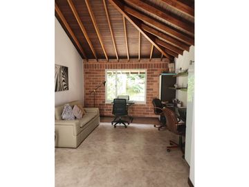 Venta de Casa en Alto del Escobero en Unidad Cerrada