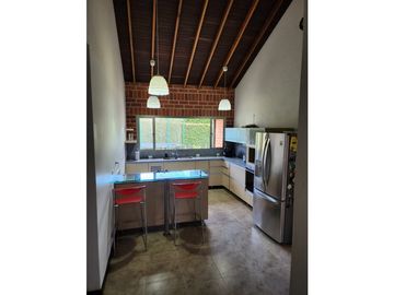 Venta de Casa en Alto del Escobero en Unidad Cerrada