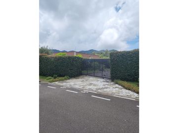 Venta de Casa en Alto del Escobero en Unidad Cerrada