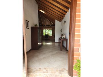 Venta de Casa en Alto del Escobero en Unidad Cerrada