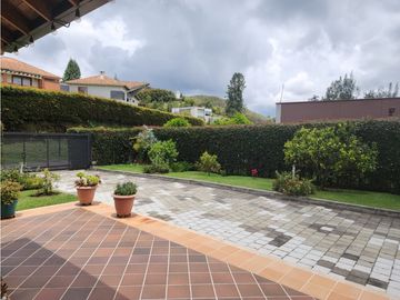 Venta de Casa en Alto del Escobero en Unidad Cerrada