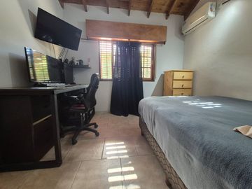 Venta casa 6 ambientes en El Palomar cochera .