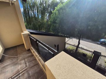 Venta casa 6 ambientes en El Palomar cochera .