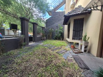 Venta casa 6 ambientes en El Palomar cochera .