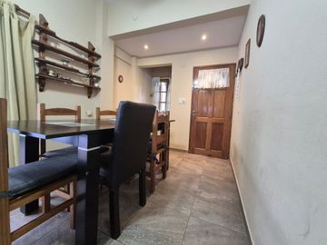 Venta casa 6 ambientes en El Palomar cochera .