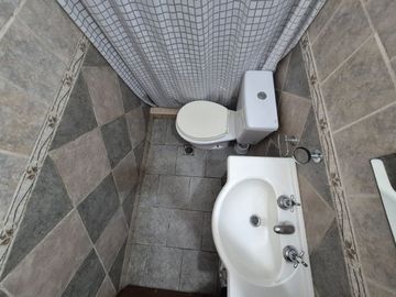 Venta casa 6 ambientes en El Palomar cochera .