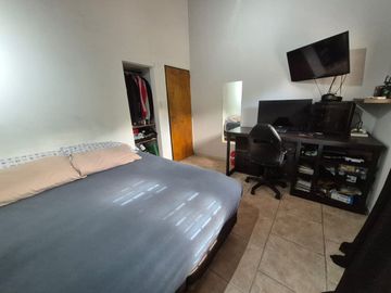 Venta casa 6 ambientes en El Palomar cochera .