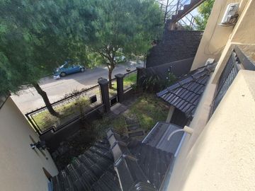Venta casa 6 ambientes en El Palomar cochera .