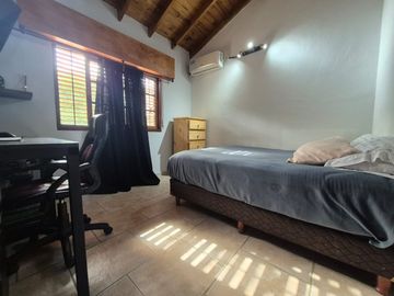 Venta casa 6 ambientes en El Palomar cochera .