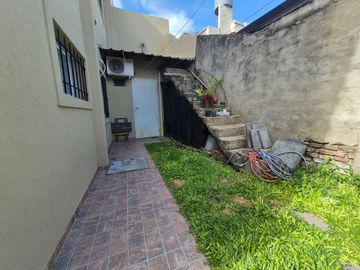 Venta casa 6 ambientes en El Palomar cochera .