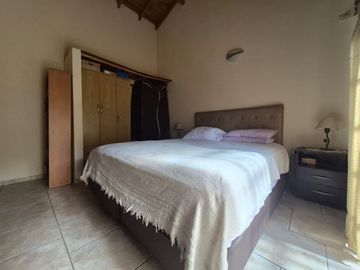 Venta casa 6 ambientes en El Palomar cochera .