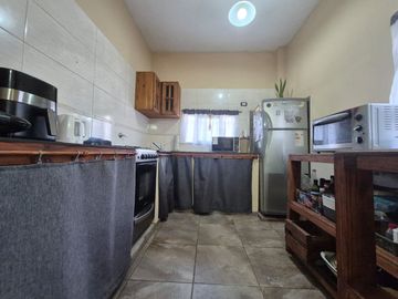 Venta casa 6 ambientes en El Palomar cochera .