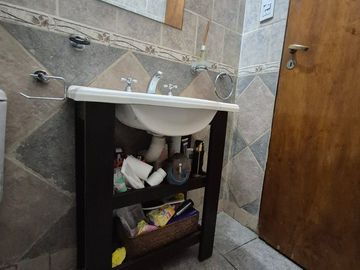 Venta casa 6 ambientes en El Palomar cochera .