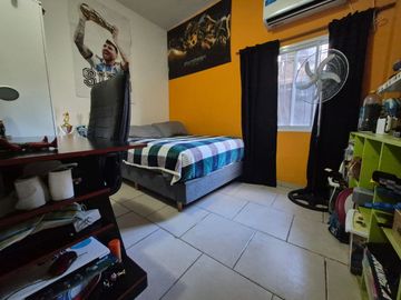 Venta casa 6 ambientes en El Palomar cochera .
