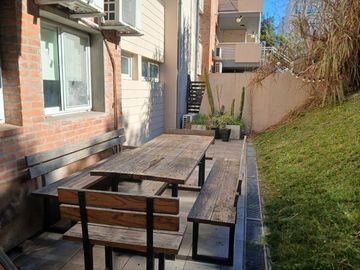VENTA DEPTO 5 AMB CON JARDIN Y COCHERA SAN ISIDRO