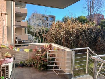 VENTA DEPTO 5 AMB CON JARDIN Y COCHERA SAN ISIDRO