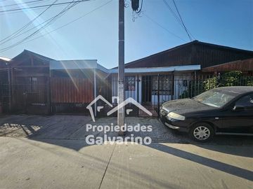 Casa en Venta en av 3 ponientes con Carlos reyes