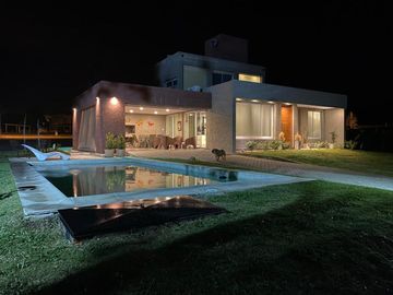 VENTA CASA COUNTRY GOLF CARLOS PAZ CORDOBA
