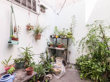 VENTA DEPTO 3 AMB CON PATIO EN EL CENTRO DE LANUS
