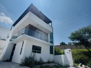 Casa en Esquina en Venta en PUNTA ESMERALDA privada con Alberca