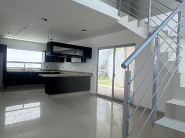 Casa en Esquina en Venta en PUNTA ESMERALDA privada con Alberca