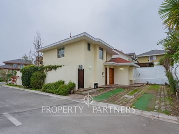 Venta casa en condominio Alto Macul, La Florida. 5d 3b 2e