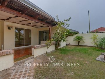 Venta casa en condominio Alto Macul, La Florida. 5d 3b 2e