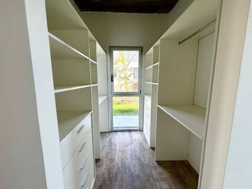 CASA EN VENTA, 4 AMBIENTES, SAN SEBASTIAN, AREA 2