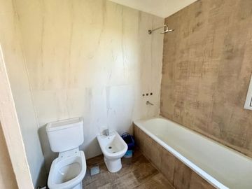 CASA EN VENTA, 4 AMBIENTES, SAN SEBASTIAN, AREA 2