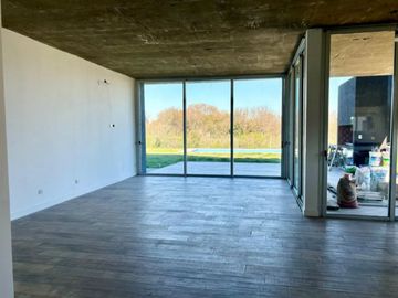 CASA EN VENTA, 4 AMBIENTES, SAN SEBASTIAN, AREA 2