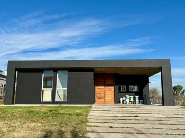 CASA EN VENTA, 4 AMBIENTES, SAN SEBASTIAN, AREA 2