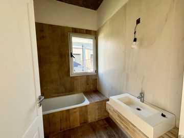 CASA EN VENTA, 4 AMBIENTES, SAN SEBASTIAN, AREA 2