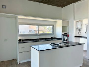 CASA EN VENTA, 4 AMBIENTES, SAN SEBASTIAN, AREA 2