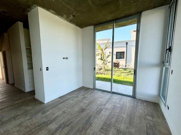 CASA EN VENTA, 4 AMBIENTES, SAN SEBASTIAN, AREA 2