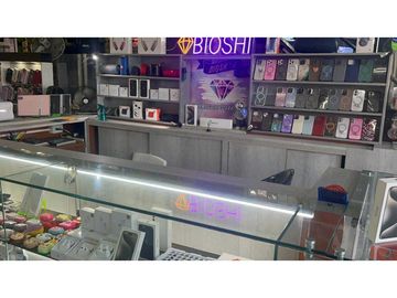 Isla comercial San Andresito del sur PRIMER PISO!