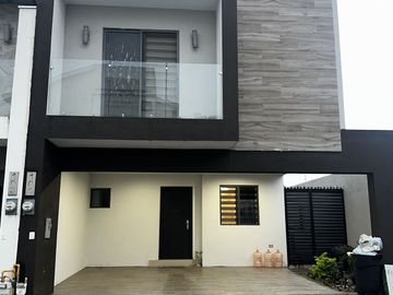 Venta, Casa, Cumbres  Montenova, García Nuevo León .