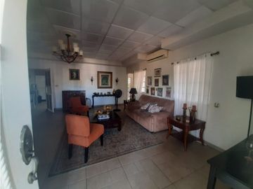 VENTA DE HERMOSA CASA GRANDE EN CHITRE