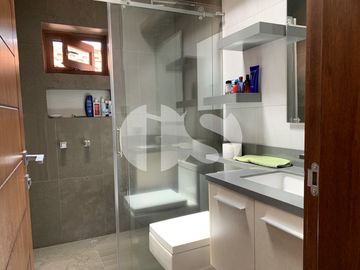 CASA DE VENTA EN CUMBAYÁ